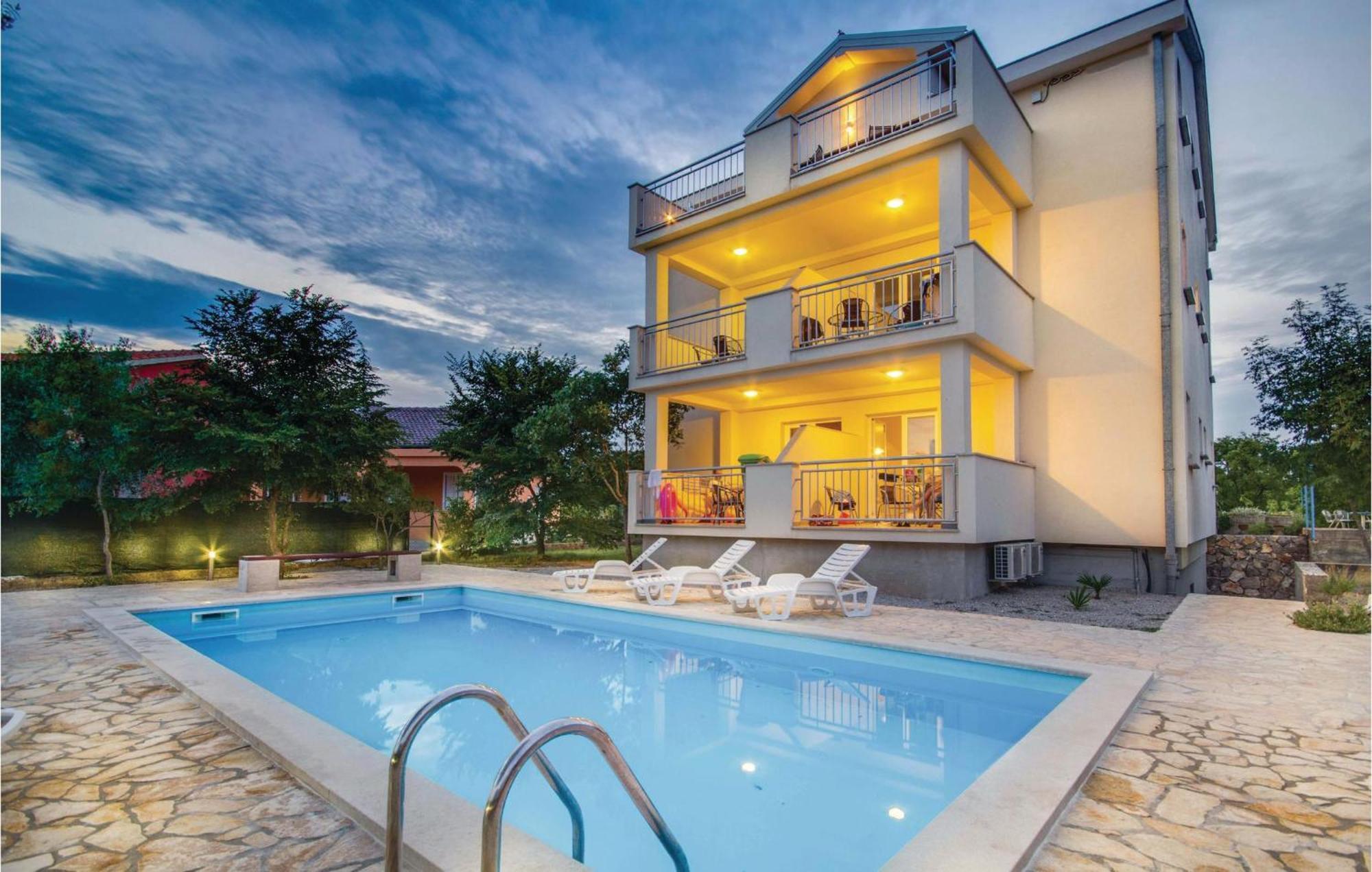 2 Bedroom Beautiful Apartment In Pinezici المظهر الخارجي الصورة