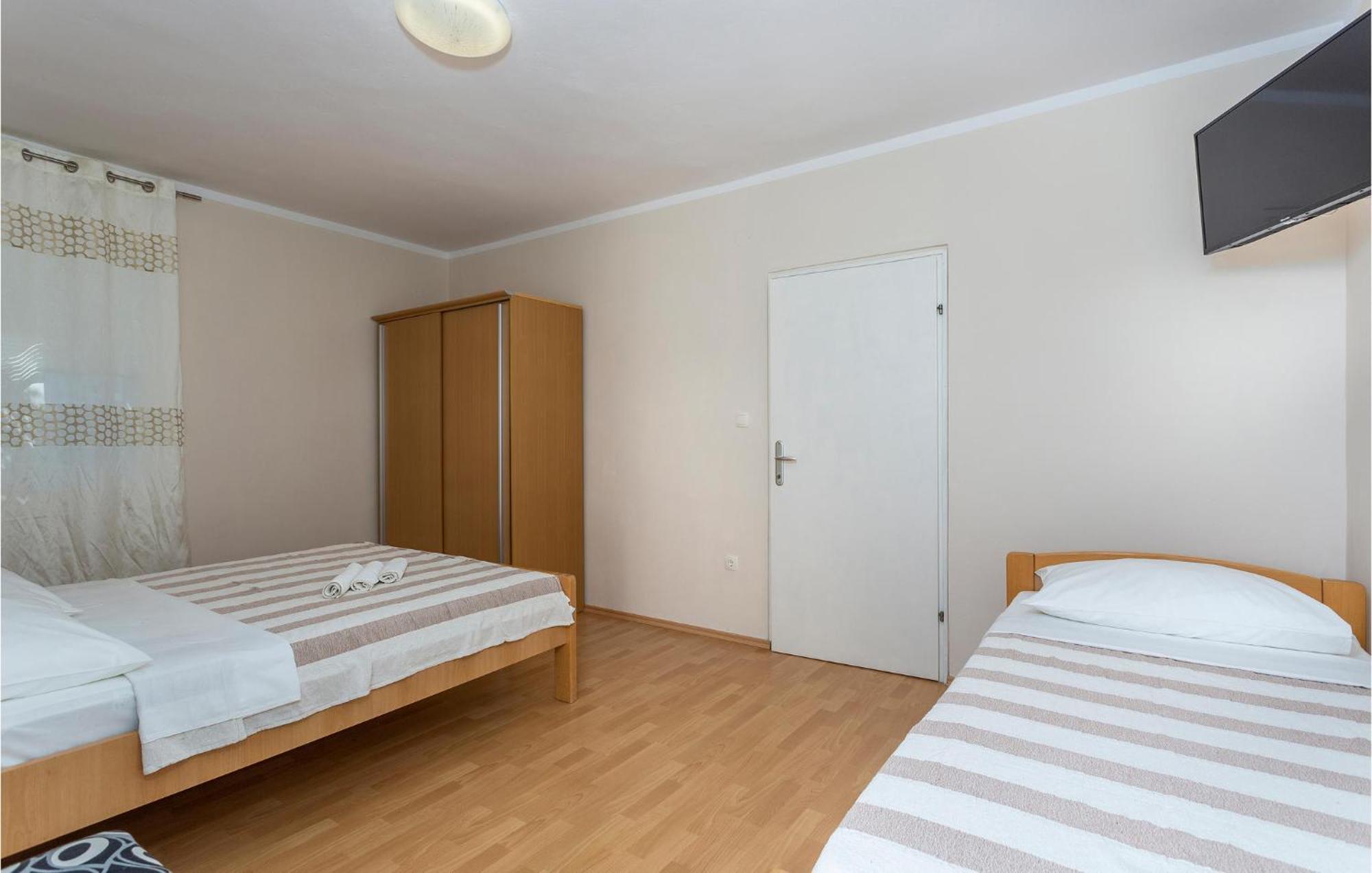 2 Bedroom Beautiful Apartment In Pinezici المظهر الخارجي الصورة