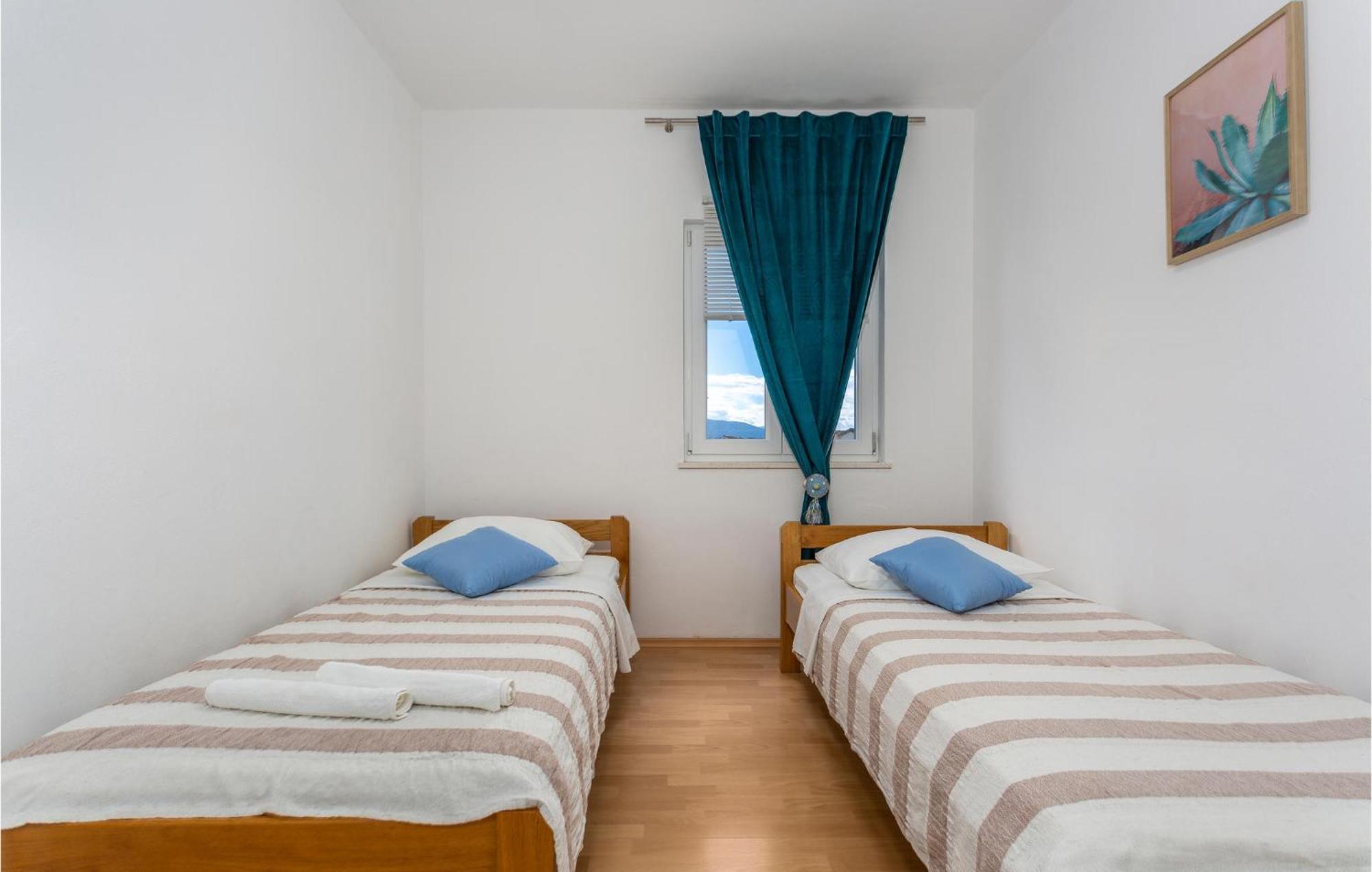 2 Bedroom Beautiful Apartment In Pinezici المظهر الخارجي الصورة